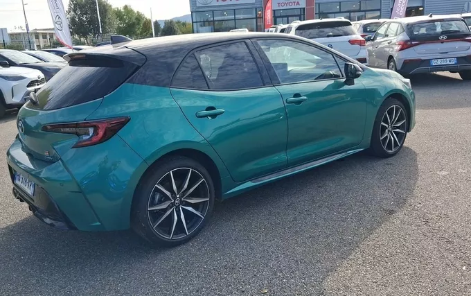 TOYOTA COROLLA HYBRIDE 140ch GR Sport extérieur trois quart arrière droit 1103843