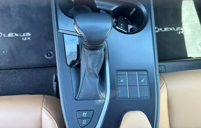 LEXUS UX 250h 2WD F SPORT Design photo 13 1103481
