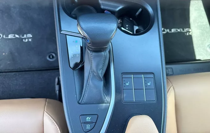 LEXUS UX 250h 2WD F SPORT Design photo 13 1103481