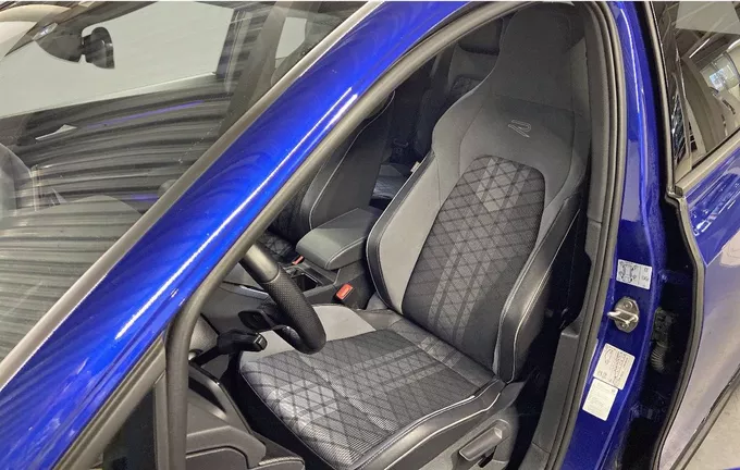 VOLKSWAGEN GOLF 1.5 eTSI OPF 130 DSG7 R-Line extérieur trois quart arrière droit 2132659
