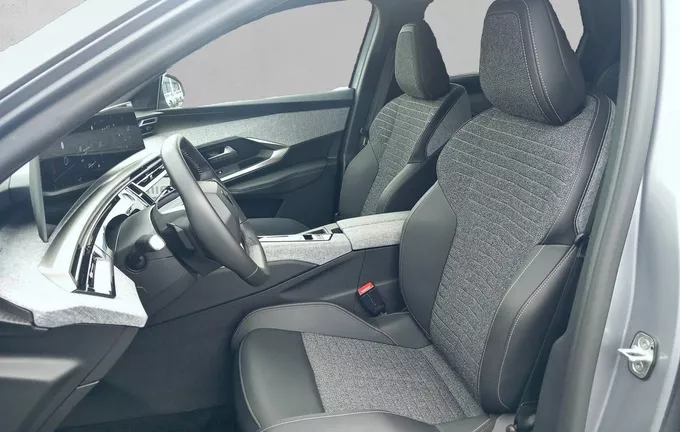 PEUGEOT 5008 Hybrid 136 e-DCS6 Allure photo 11 945814