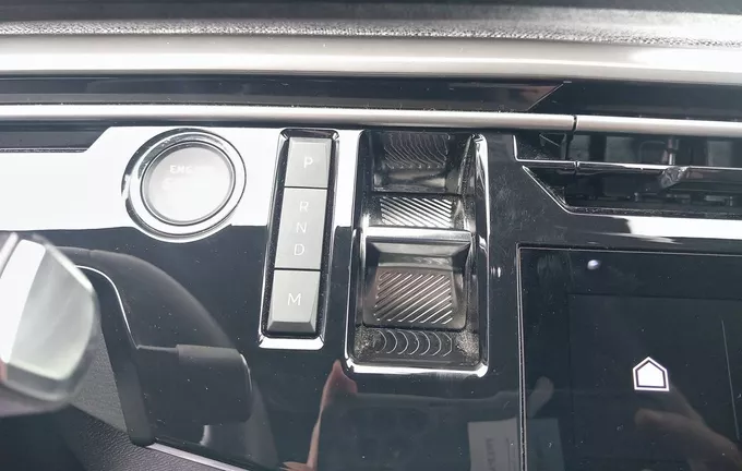 PEUGEOT 5008 Hybrid 136 e-DCS6 Allure photo 14 945814