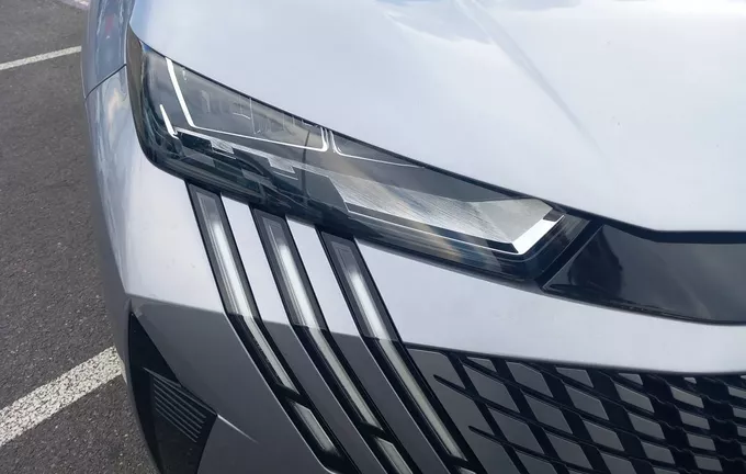 PEUGEOT 5008 Hybrid 136 e-DCS6 Allure photo 16 945814