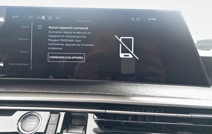 PEUGEOT 5008 Hybrid 136 e-DCS6 Allure photo 18 945814