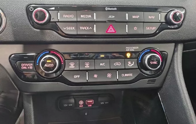 KIA NIRO 1.6 GDi Hybride 141 ch DCT6 Design photo 14 213256