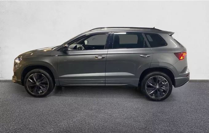 SKODA KAROQ 1.5 TSI 150 ch ACT DSG7 Sportline extérieur trois quart arrière gauche 2133086