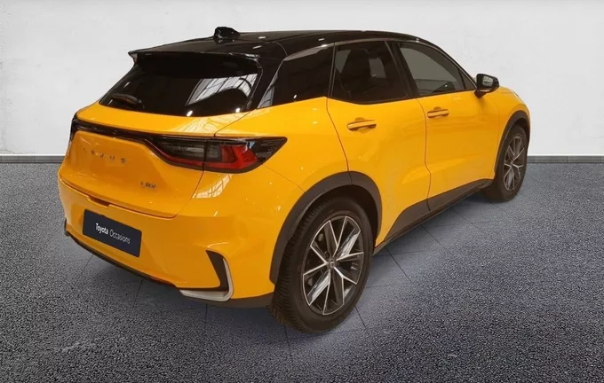 LEXUS LBX 4WD Cool extérieur trois quart arrière droit 1103661