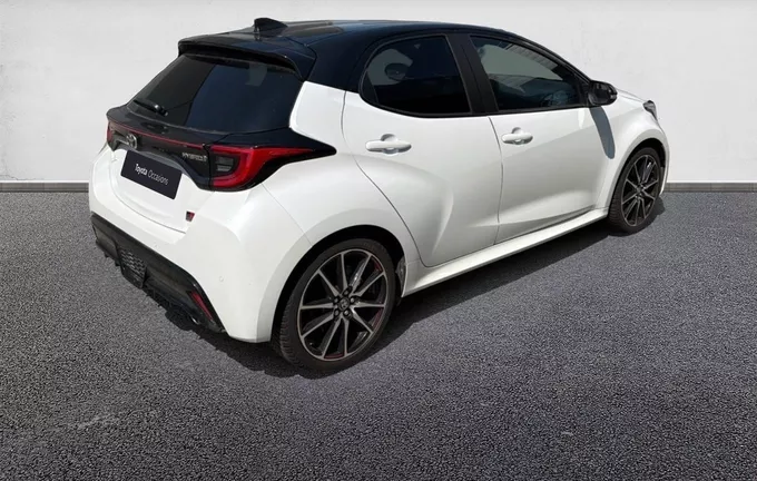 TOYOTA YARIS Hybride 130h GR Sport extérieur trois quart arrière droit 1103606