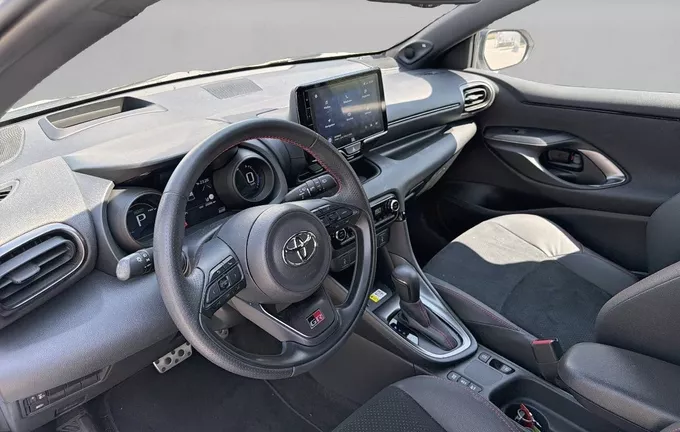 TOYOTA YARIS Hybride 130h GR Sport photo 11 1103606