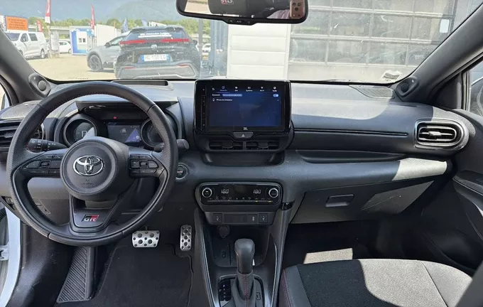 TOYOTA YARIS Hybride 130h GR Sport photo 18 1103606