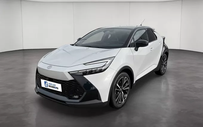 TOYOTA C-HR Hybride Rechargeable 225 Collection Premiere extérieur trois quart avant gauche 1104080