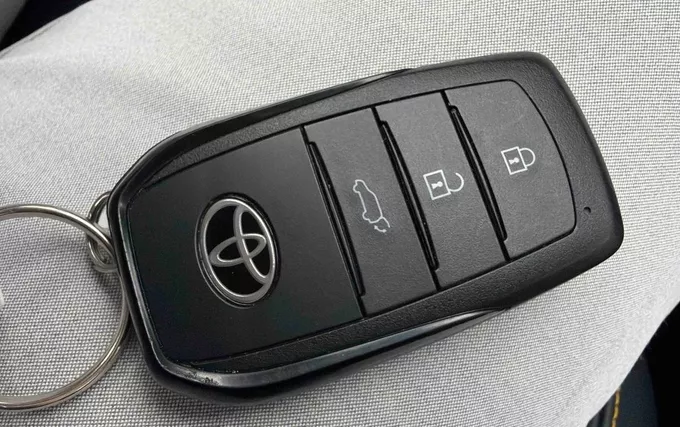 TOYOTA C-HR Hybride Rechargeable 225 Collection Premiere photo 19 1104080