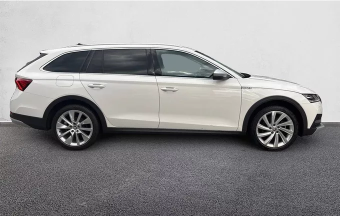SKODA OCTAVIA Combi 2.0 TDI 200 ch DSG7 4x4 Scout extérieur côté droit 2126731