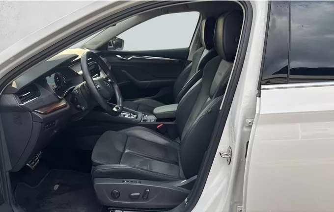SKODA OCTAVIA Combi 2.0 TDI 200 ch DSG7 4x4 Scout extérieur trois quart arrière droit 2126731
