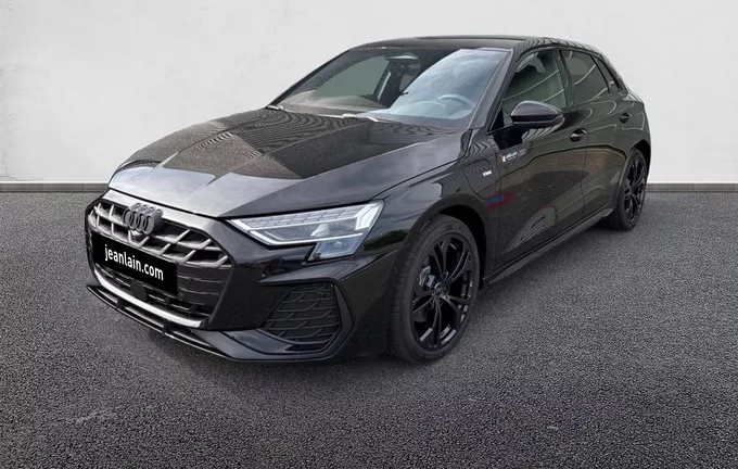 AUDI A3 Sportback TFSI e Hybride rechargeable 204 S tronic 6 S line extérieur trois quart avant gauche 5276