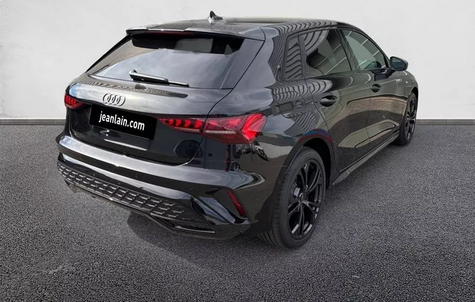 AUDI A3 Sportback TFSI e Hybride rechargeable 204 S tronic 6 S line extérieur trois quart arrière droit 5276