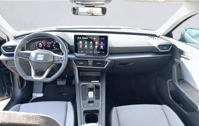 SEAT LEON 1.5 eTSI Hybrid 150 DSG7 Style extérieur trois quart avant droit 0208