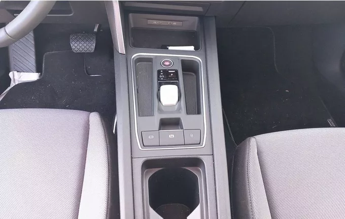 SEAT LEON 1.5 eTSI Hybrid 150 DSG7 Style photo 16 0208