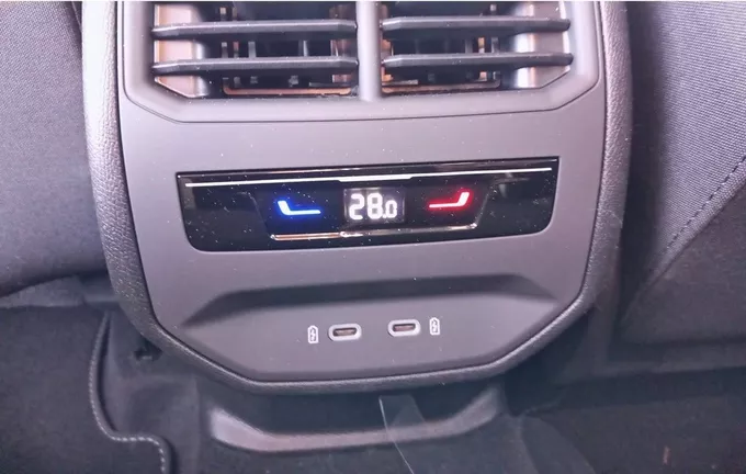 SEAT LEON 1.5 eTSI Hybrid 150 DSG7 Style photo 17 0208
