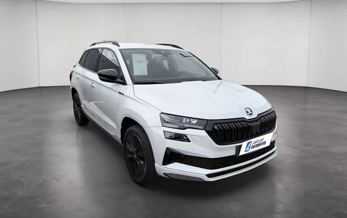 SKODA KAROQ 1.5 TSI 150 ch ACT DSG7 Sportline extérieur trois quart avant droit 2133293