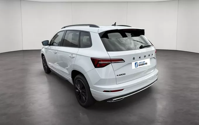 SKODA KAROQ 1.5 TSI 150 ch ACT DSG7 Sportline extérieur trois quart arrière gauche 2133293