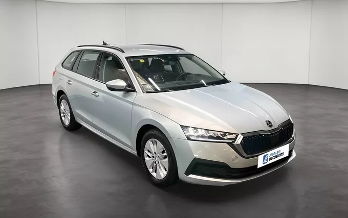 SKODA OCTAVIA Combi 1.0 TSI mHEV e-TEC 110 ch DSG7 Business extérieur trois quart avant droit 2132676
