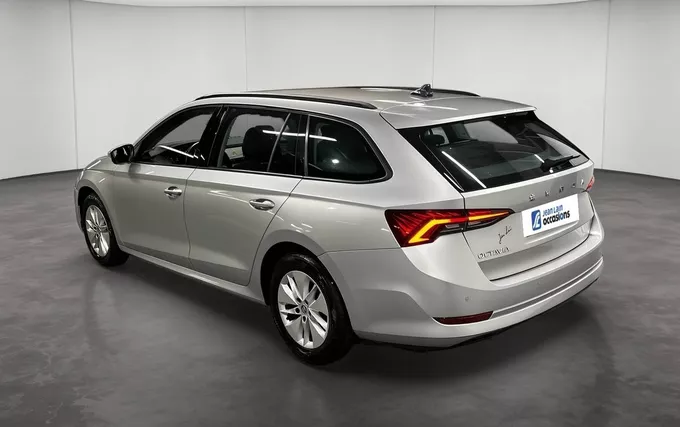 SKODA OCTAVIA Combi 1.0 TSI mHEV e-TEC 110 ch DSG7 Business extérieur trois quart arrière gauche 2132676