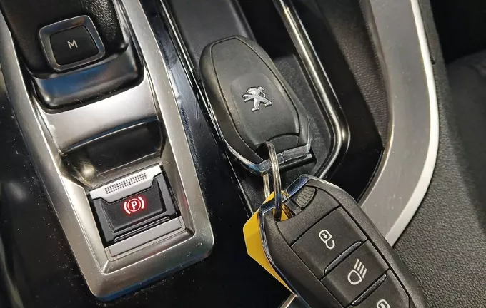 PEUGEOT 3008 BlueHDi 130ch S&S EAT8 Active Pack photo 15 2129583