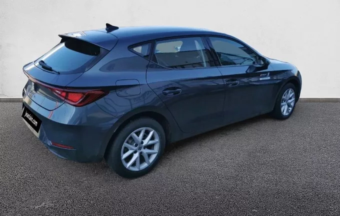 SEAT LEON 1.5 eTSI Hybrid 115 DSG7 Style extérieur trois quart arrière droit 0421