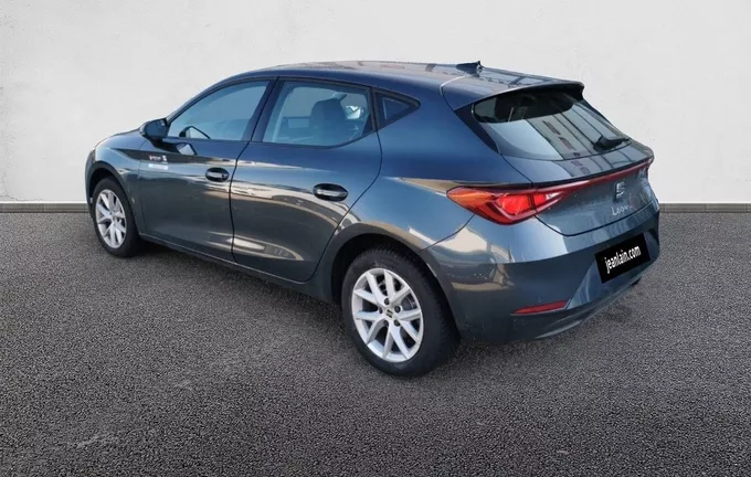 SEAT LEON 1.5 eTSI Hybrid 115 DSG7 Style extérieur trois quart arrière gauche 0421