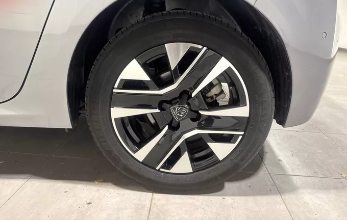 PEUGEOT 208 Hybrid 100 e-DCS6 Allure photo 13 944065