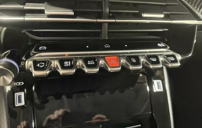 PEUGEOT 208 Hybrid 100 e-DCS6 Allure photo 19 944065