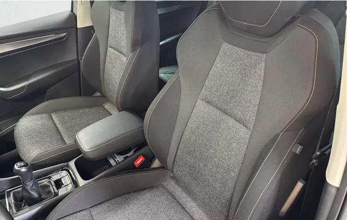 SKODA KAROQ 1.0 TSI 110 ch Clever extérieur trois quart arrière droit 2128913