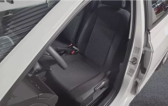 VOLKSWAGEN POLO 1.0 MPI 80 S&S BVM5 extérieur trois quart arrière droit 2128682