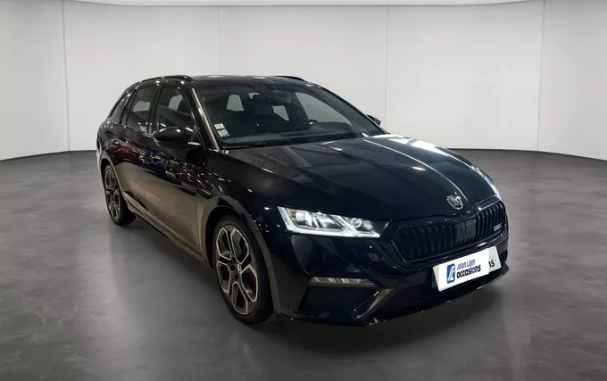 SKODA OCTAVIA Combi 2.0 TSI 245 ch DSG7 RS extérieur trois quart avant droit 2132473