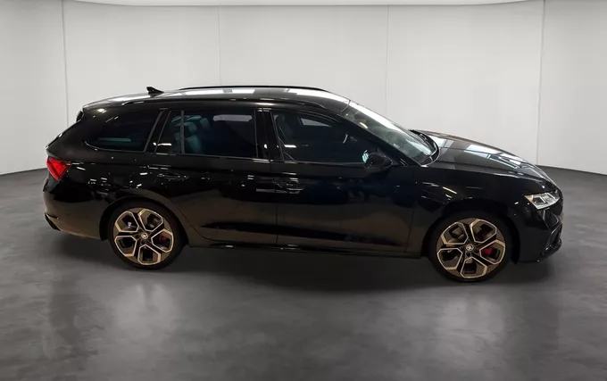 SKODA OCTAVIA Combi 2.0 TSI 245 ch DSG7 RS extérieur côté droit 2132473