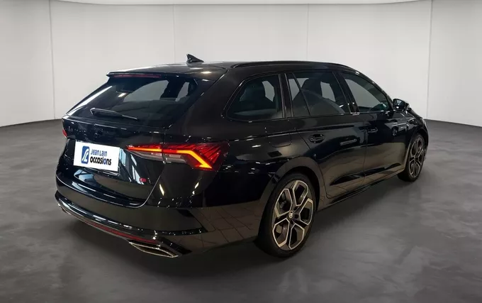 SKODA OCTAVIA Combi 2.0 TSI 245 ch DSG7 RS extérieur trois quart arrière droit 2132473
