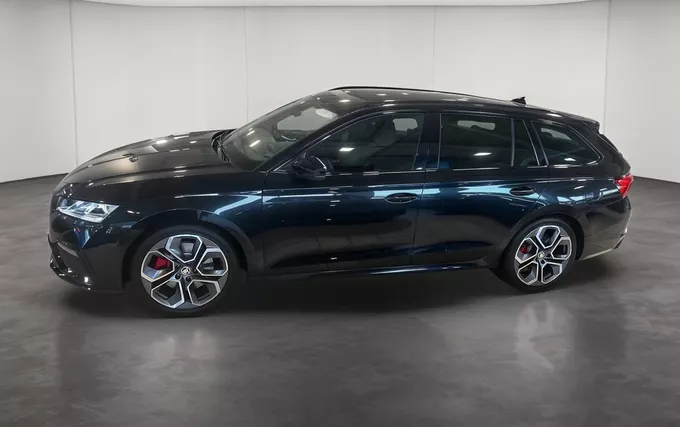 SKODA OCTAVIA Combi 2.0 TSI 245 ch DSG7 RS extérieur côté gauche 2132473
