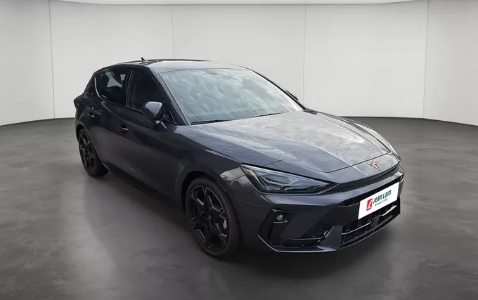 CUPRA LEON 1.5 eTSI Hybrid 150 ch DSG7 V extérieur trois quart avant droit 3457