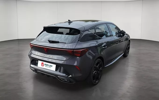 CUPRA LEON 1.5 eTSI Hybrid 150 ch DSG7 V extérieur trois quart arrière droit 3457