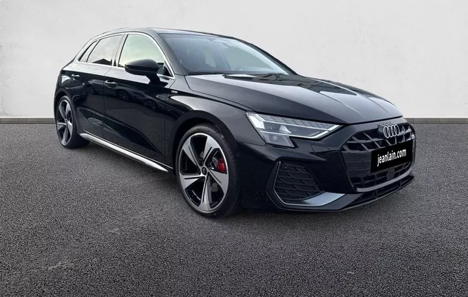 AUDI A3 Sportback TFSI Mild Hybrid 150 S tronic 7 S line extérieur trois quart avant droit 5016