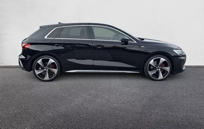 AUDI A3 Sportback TFSI Mild Hybrid 150 S tronic 7 S line extérieur côté droit 5016