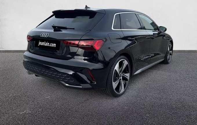 AUDI A3 Sportback TFSI Mild Hybrid 150 S tronic 7 S line extérieur trois quart arrière droit 5016