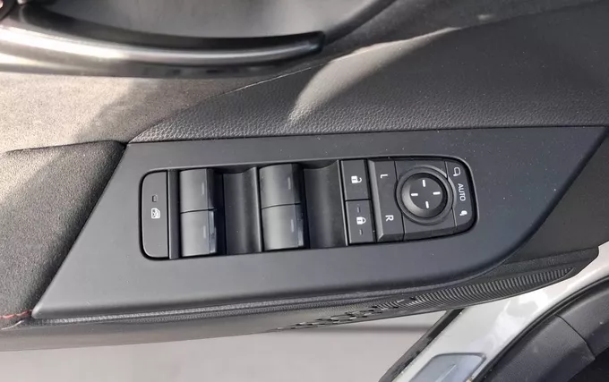 TOYOTA C-HR Hybride 200 GR Sport photo 20 1103865
