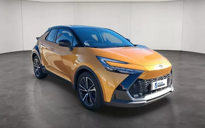 TOYOTA C-HR Hybride 200 Collection Premiere extérieur trois quart avant droit 1104038