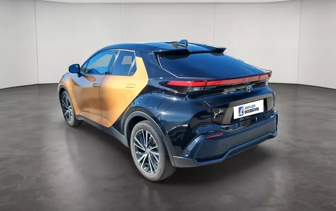 TOYOTA C-HR Hybride 200 Collection Premiere extérieur trois quart arrière gauche 1104038