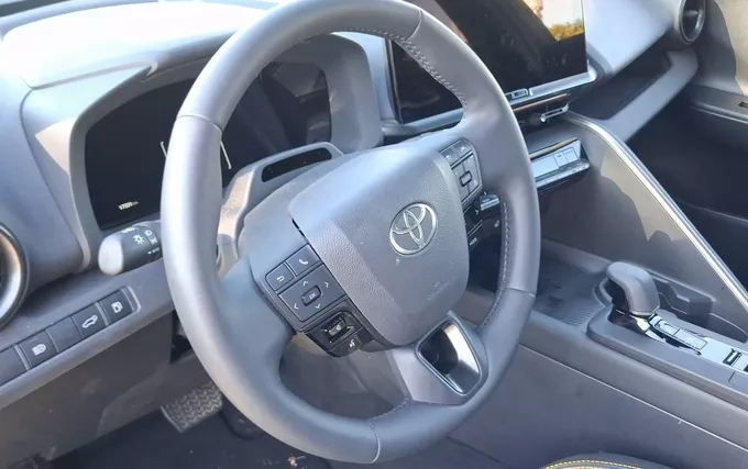 TOYOTA C-HR Hybride 200 Collection Premiere photo 12 1104038