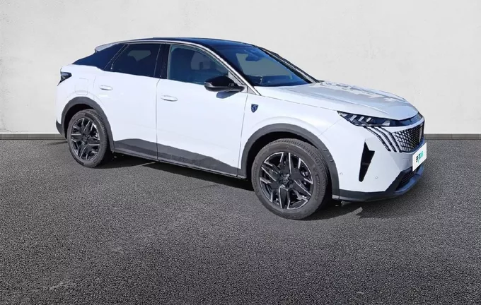 PEUGEOT 3008 Hybrid 145 e-DCS6 GT extérieur trois quart avant droit 944928