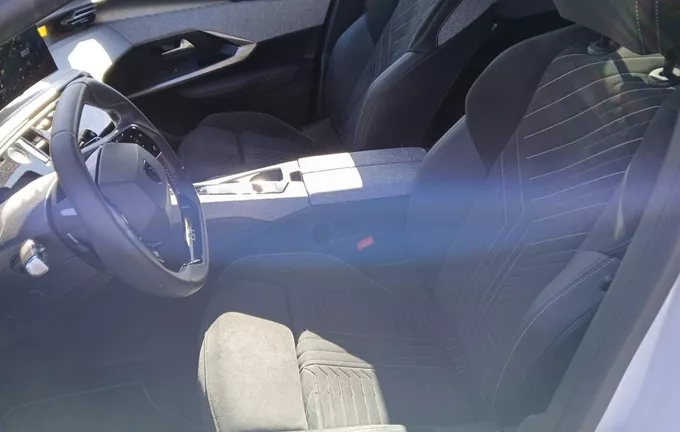 PEUGEOT 3008 Hybrid 145 e-DCS6 GT photo 11 944928