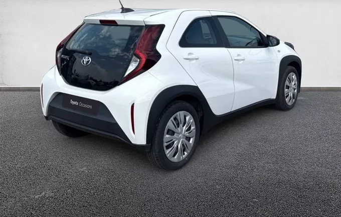 TOYOTA AYGO X 1.0 VVT-i 72 Dynamic extérieur trois quart arrière droit 1103731